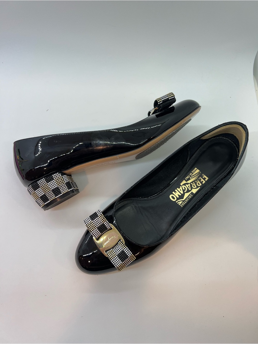 Sz 8 Authentic Salvatore Ferragamo Vara Mosaic Bow Black Patent Leather Flats